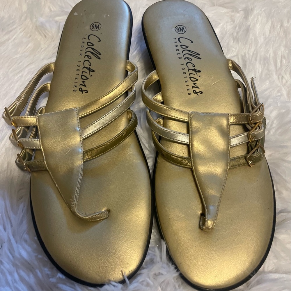 Collections Tender Tootsies Gold sandals size 9M